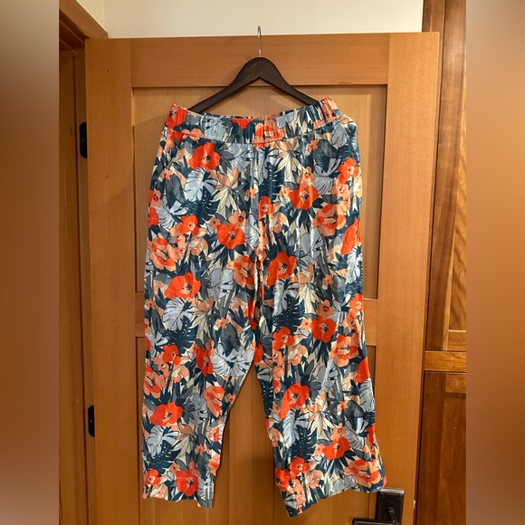 Linen Crop Pants by C&C California - Picture 1 of 4